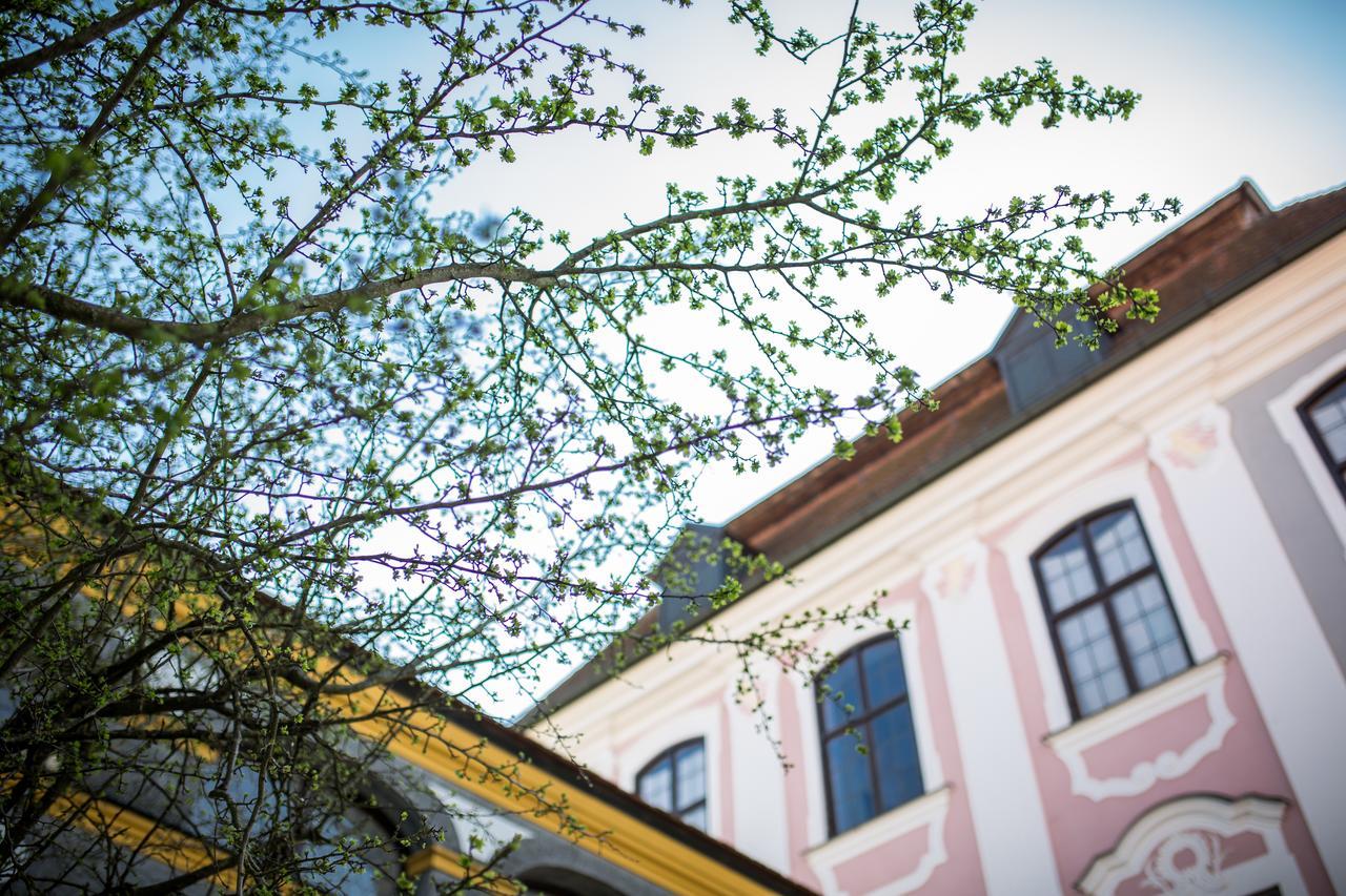 Hotel Schloss Leitheim Exterior photo